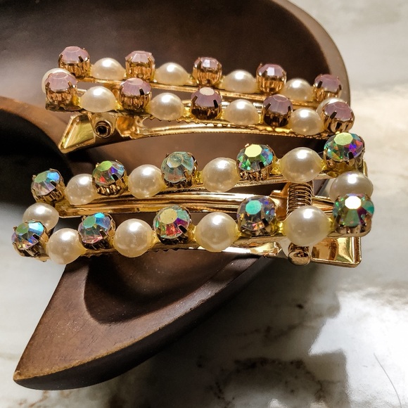 🎉HP🎉 Set Of 2 Iridescent & Pearl Alligator Hair Clips - Picture 7 of 7